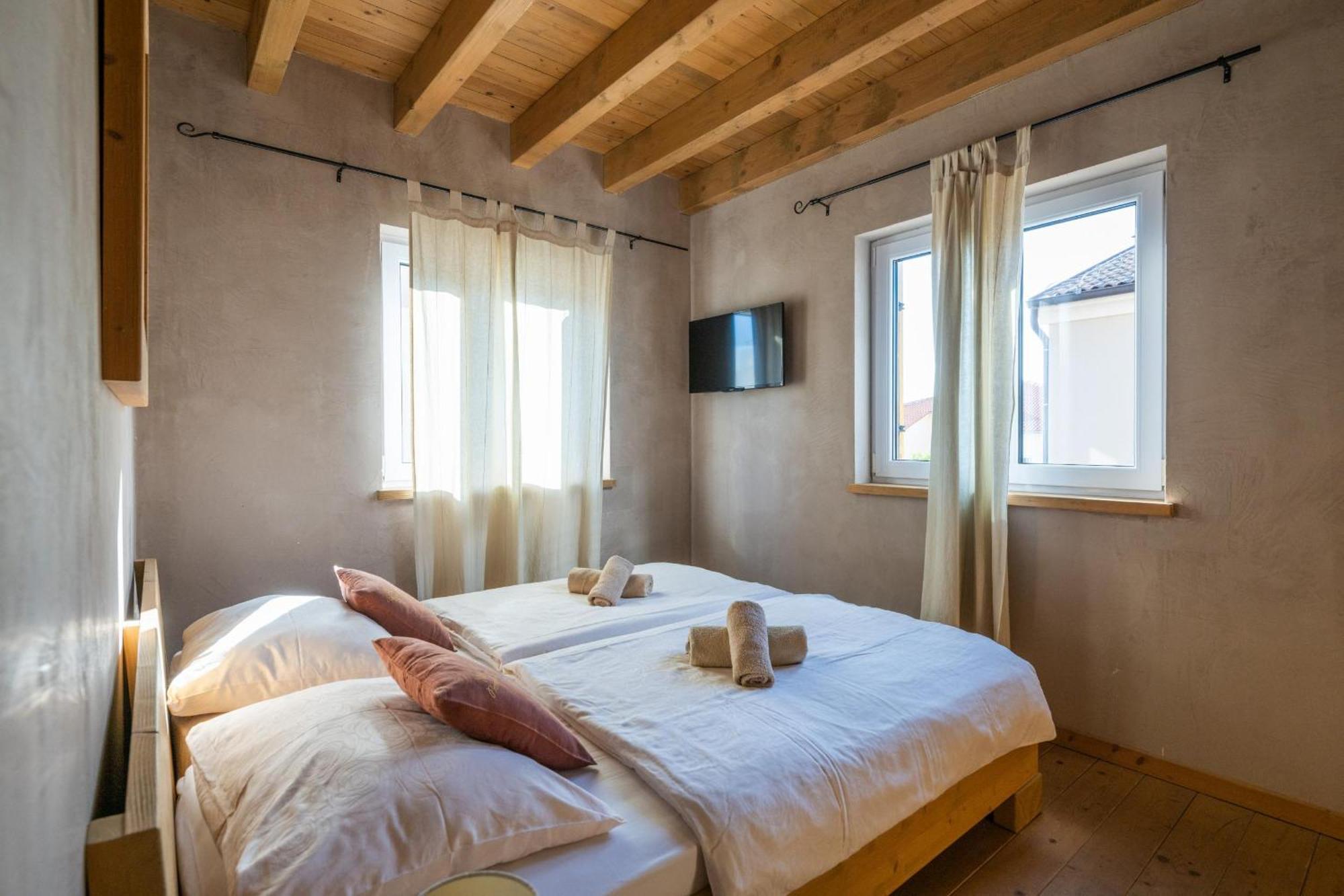6-Bedroom Villa Chiara With Sea View Premantura Exterior foto