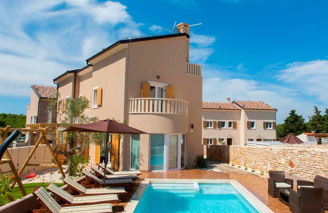 6-Bedroom Villa Chiara With Sea View Premantura Exterior foto