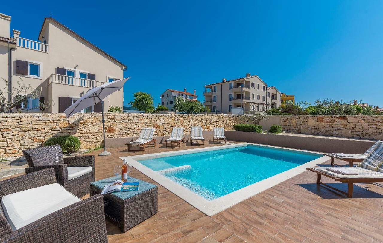 6-Bedroom Villa Chiara With Sea View Premantura Exterior foto