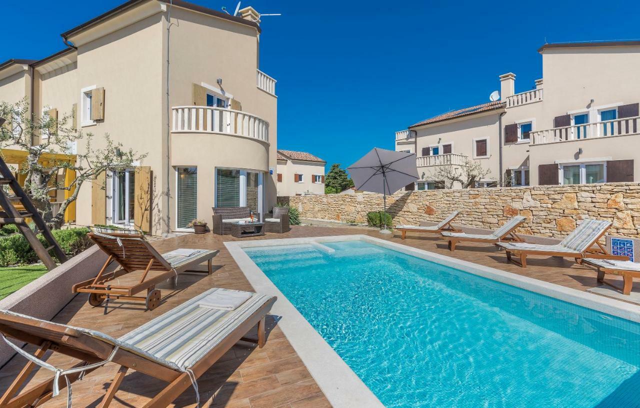 6-Bedroom Villa Chiara With Sea View Premantura Exterior foto